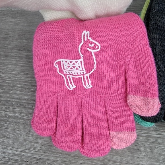 Nine Pairs of Gloves - Picture 7 of 9